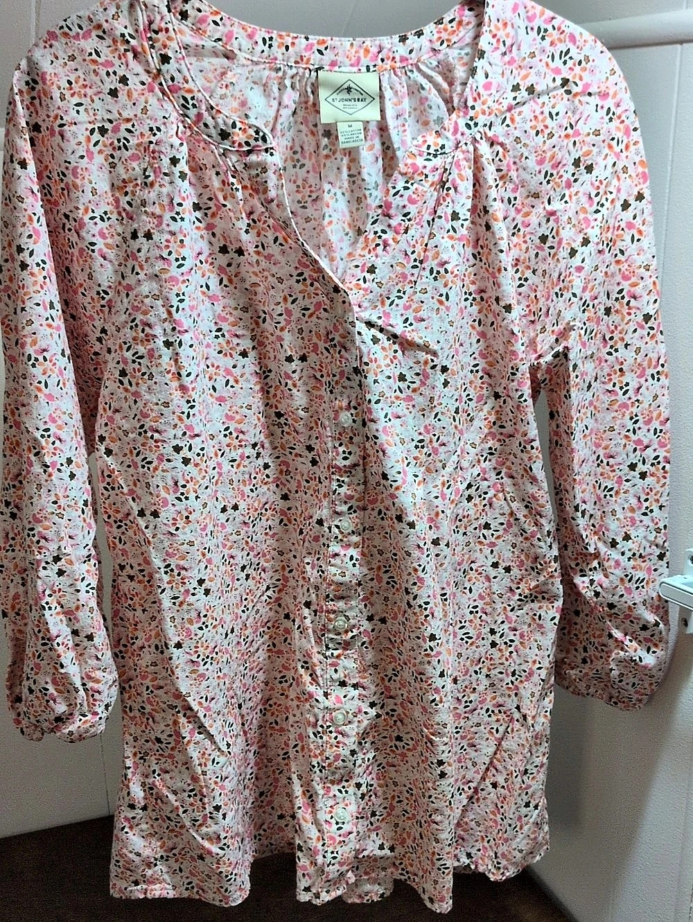 St. John's Bay Floral Blouse in Pink & White Size Medium